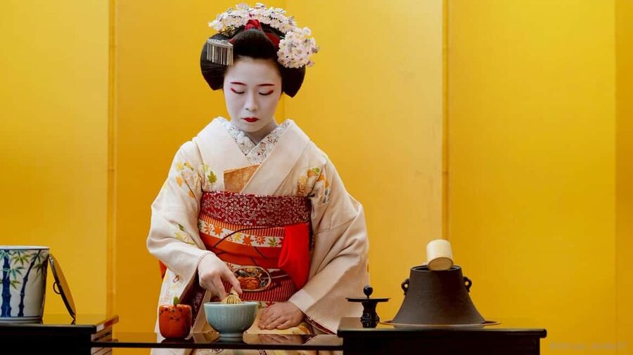 Maiko Dance and Tea Ceremony on a Noh Stage in Kyoto - How the 60 to 90 minutes unfold