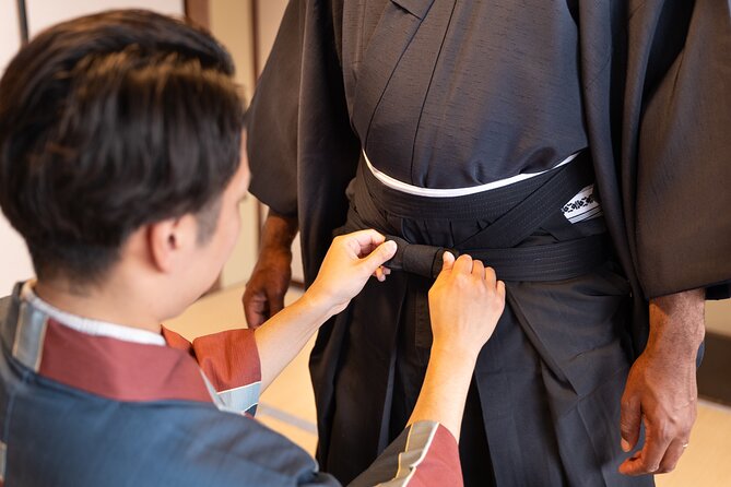 Men's Kimono Lesson and Shopping in Kyoto - Bringing a female companion