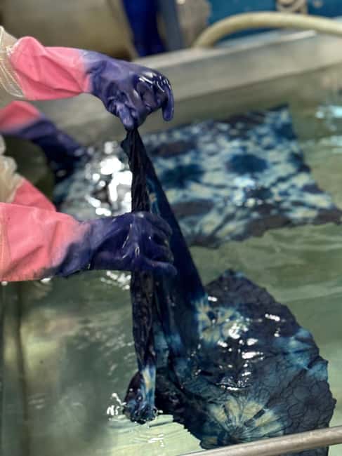 Natural Indigo Dyeing with Local Masters (Private Atelier) - Choosing an upgrade without losing sight of the price
