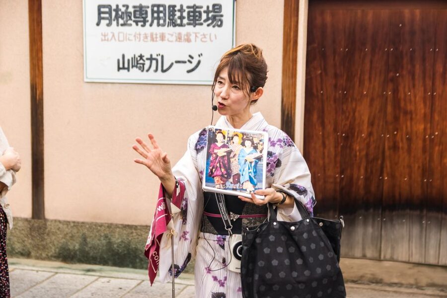Night Walk in Gion: Kyoto's Geisha District - Why Gion makes more sense with a guide