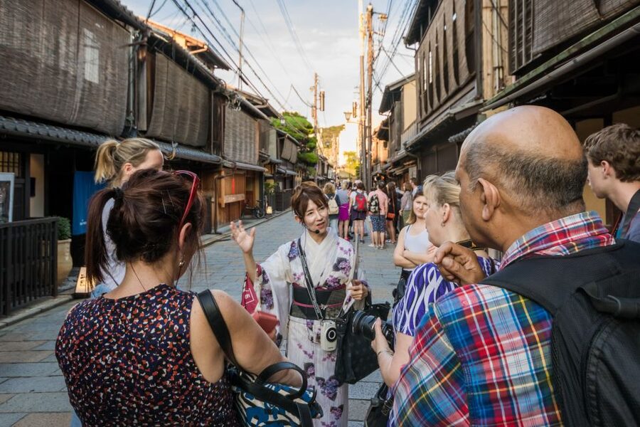 Night Walk in Gion: Kyoto's Geisha District - A good evening choice for families