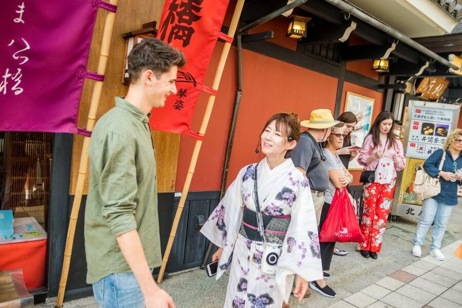 Night Walk in Gion: Kyoto's Geisha District - Meeting beside Gion Shijo Station