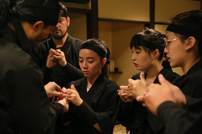 Ninja 1-hour Hands-on Lesson by Japanese master in Kyoto -Entry - Throwing kunai and shuriken at targets