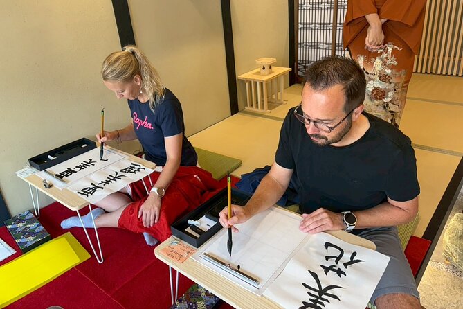 【OKADA】Kyoto Japanese calligraphy experience (shodo) - Making your final work on a shikishi board