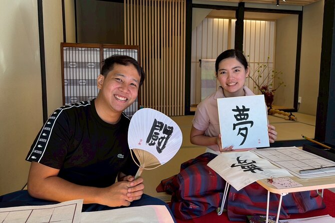 【OKADA】Kyoto Japanese calligraphy experience (shodo) - Finding the Higashiyama meeting point