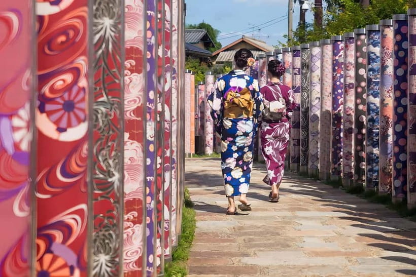 Osaka to Kyoto: Arashiyama Bamboo Grove Small Group Tour - Arashiyama Bamboo Grove without false promises of solitude