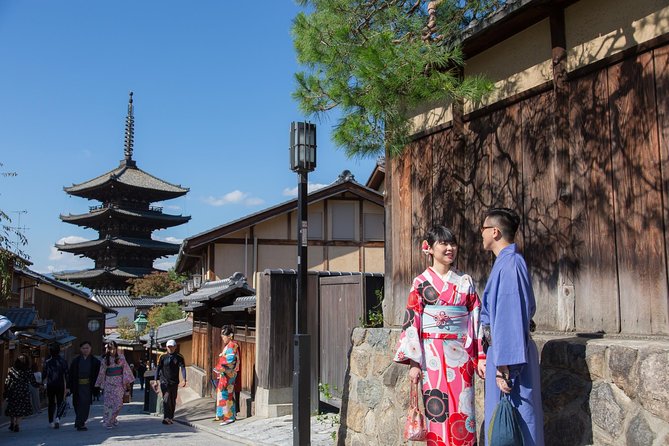 Photo Shoot with a Private Vacation Photographer in KYOTO, JAPAN - Fushimi Inari for instantly recognizable photos