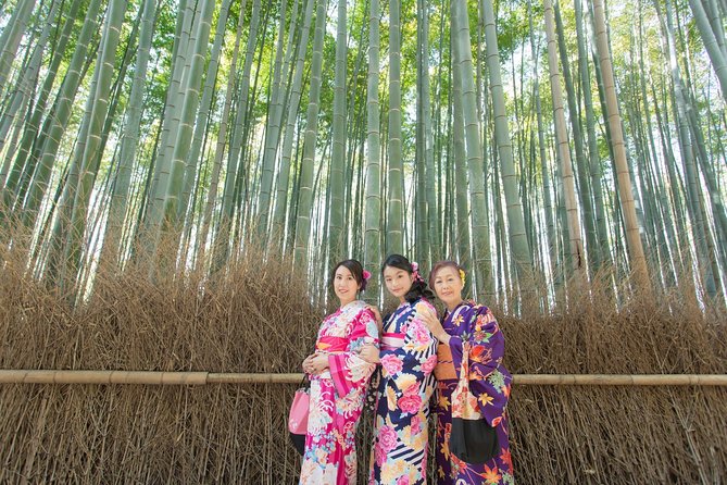 Photo Shoot with a Private Vacation Photographer in KYOTO, JAPAN - Pontocho for an intimate Kyoto backdrop