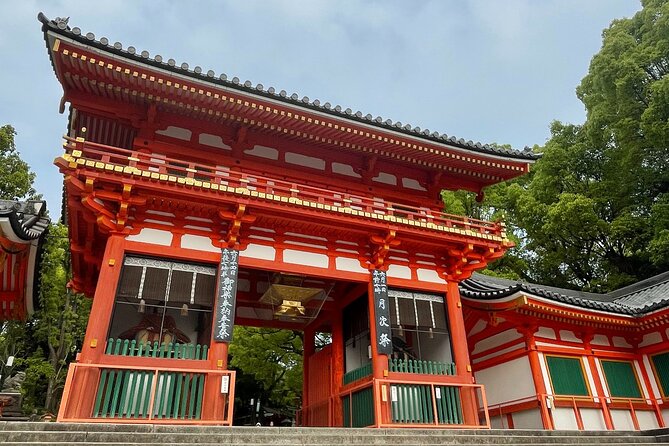 Private Custom Tour of Kiyomizu & Yasaka—by Young Local Guides - Yasaka Pagoda among Kyoto’s old streets