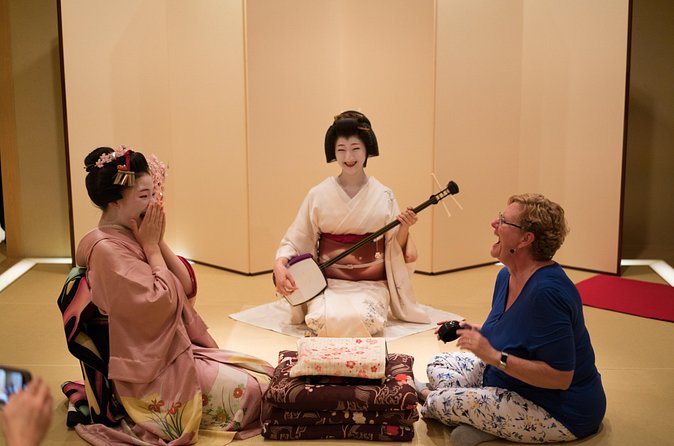 Private Dinner with Maiko and Geiko in Kyoto - A full-course kaiseki dinner with sake