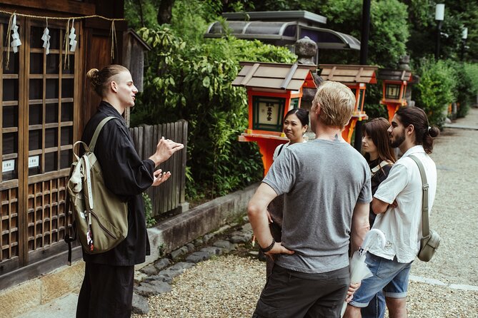 Private Walking Tour in Gion and Higashiyama - Maruyama Park in different seasons