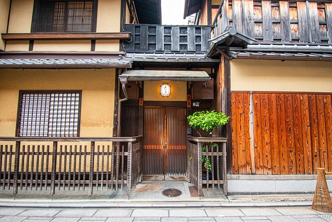 Takashi's local food adventure through Gion Kyoto tips of Ramen - What can make the experience fall short