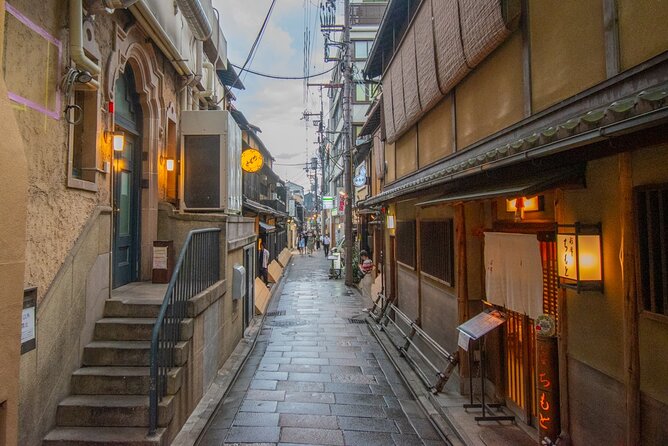 Takashi's local food adventure through Gion Kyoto tips of Ramen - Who will enjoy this Kyoto evening