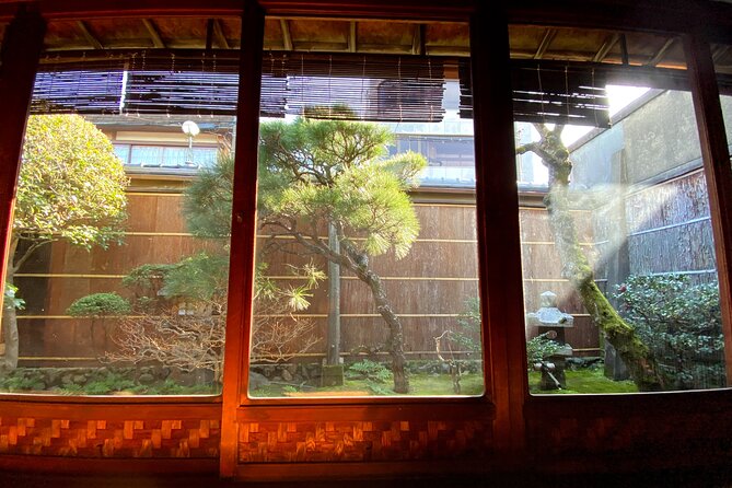 Tea ceremony and kimono experience at Kyoto, Tondaya - The house tour gives the ceremony its context