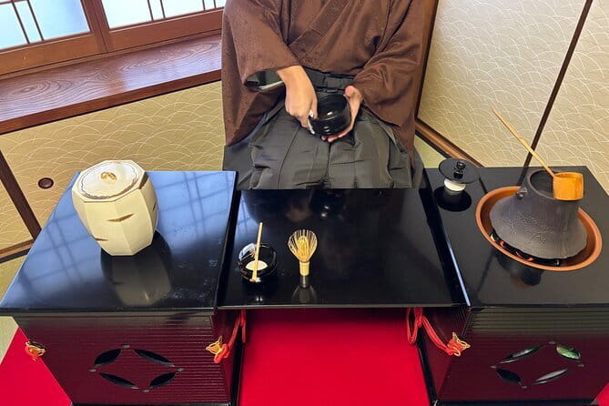 Tea Ceremony in 150 Years Old Townhouse with Tables and Chairs - What happens during the 50-minute lesson
