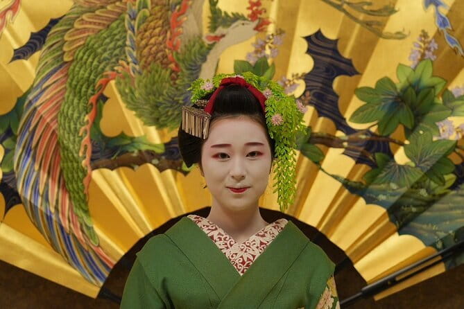 The Art of Geisha: Exclusive Show & Gion Walking Tour - Why the six-person limit changes the experience