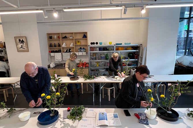 Traditional Japanese Flower Styling Workshop - Ikebana in Kyoto - Creating your own arrangement with Fooraku’s guidance