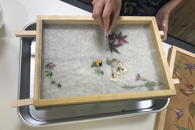 Traditional Japanese Washi Papermaking- Kyoto morning - Choosing flowers, leaves, and paper cut-outs
