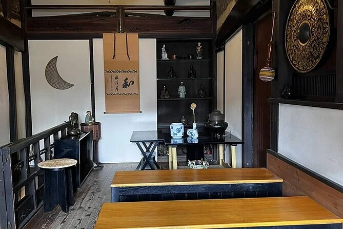 Traditional Tea Ceremony in Kyoto - The small townhouse setting and bench seating